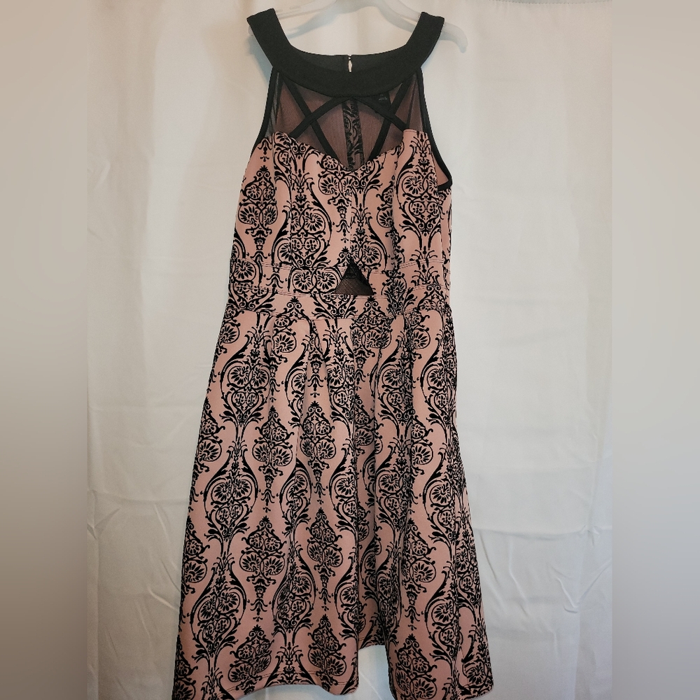 EnFocus Brand Elegant Black and Pink Sleeveless Dress Size 12.